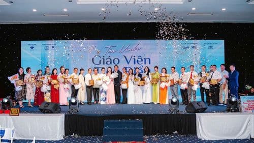 Cảm ơn đài Truyền hình HTV1 đã đưa tin về sự kiện “Tôn vinh giáo viên tiêu biểu ngành chăm sóc sắc đẹp 2024” do IVY BEAUTY & Trường TC Bách Nghệ Tp.HCM tổ chức tại Grand Palace vào ngày 15/11